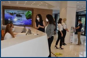 Réception de la clinique pour soins VIP à Istanbul - Turkuaz Clinic